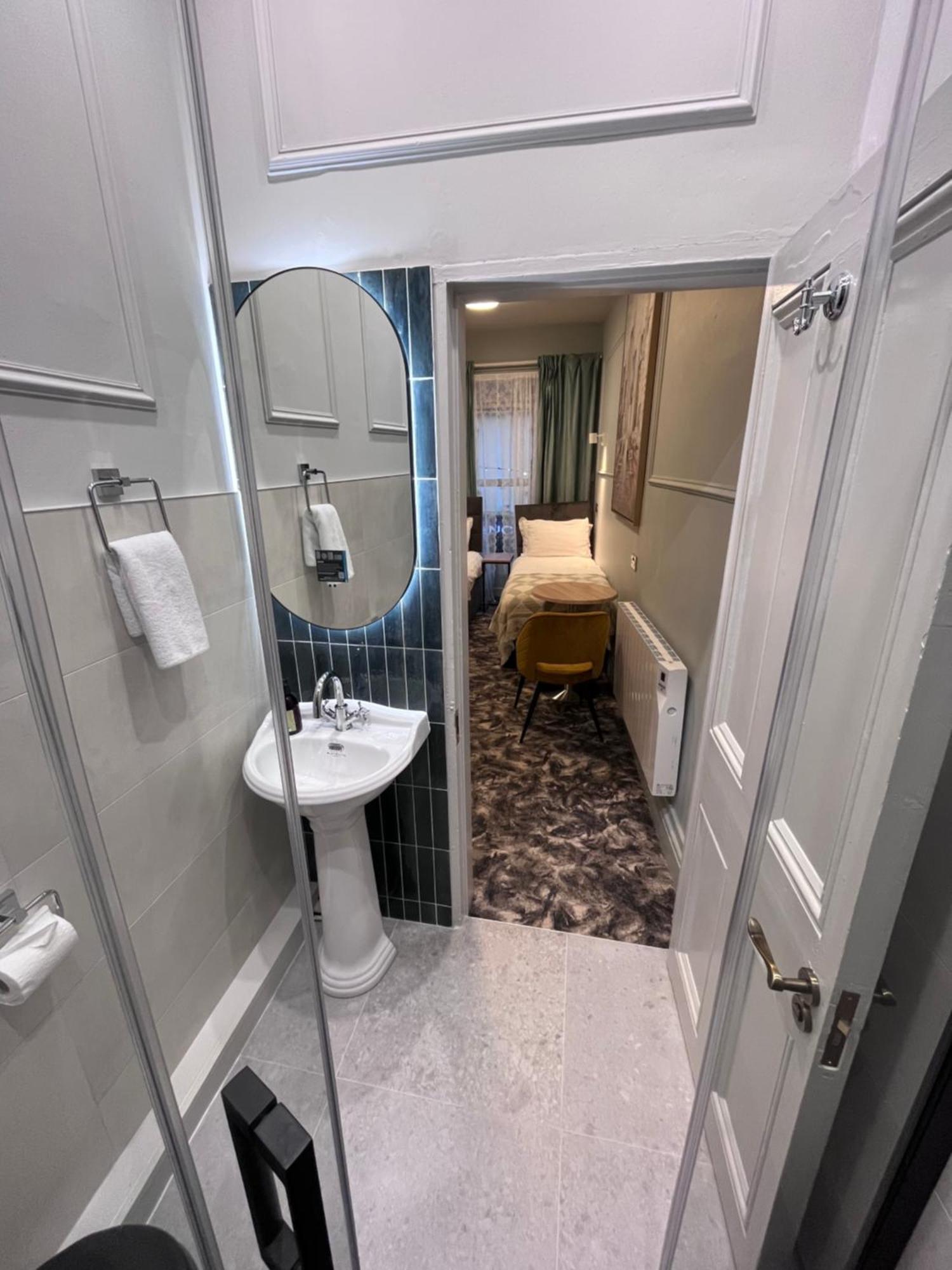 Topper'S Rooms Guest Accommodation Carrick on Shannon Екстериор снимка